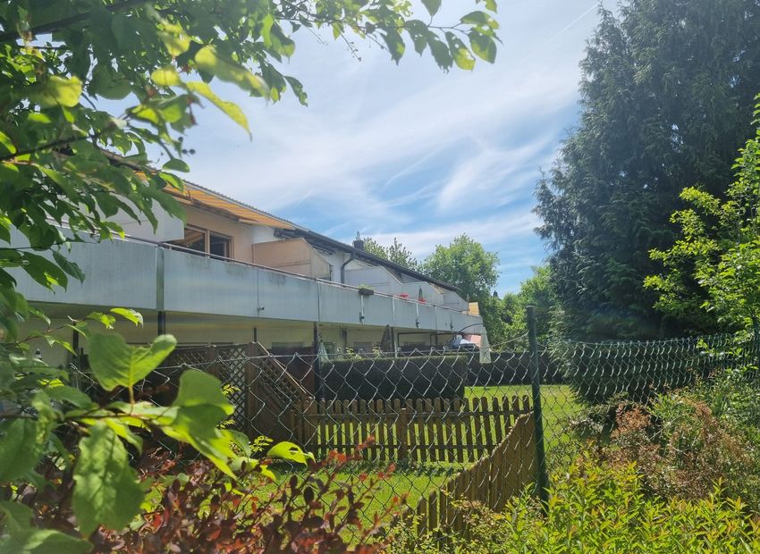 Bad Camberg: Eigentumswohnung im Atriumhaus mit PKW-Stellplatz in ruhiger sonniger Lage