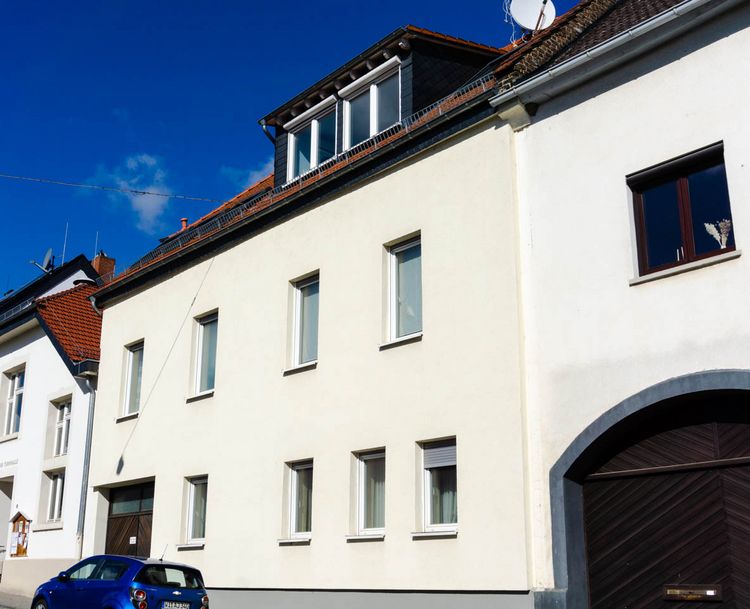 Wiesbaden-Kloppenheim: Flexibles Wohnen mit viel Platz - Zweifamilienhaus!
