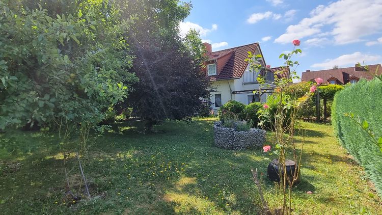 Neuwied: Gepflegtes Einfamilienhaus mit großem Garten in Ortsrandlage