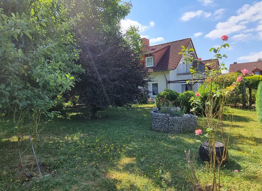 Neuwied: Gepflegtes Einfamilienhaus mit großem Garten in Ortsrandlage