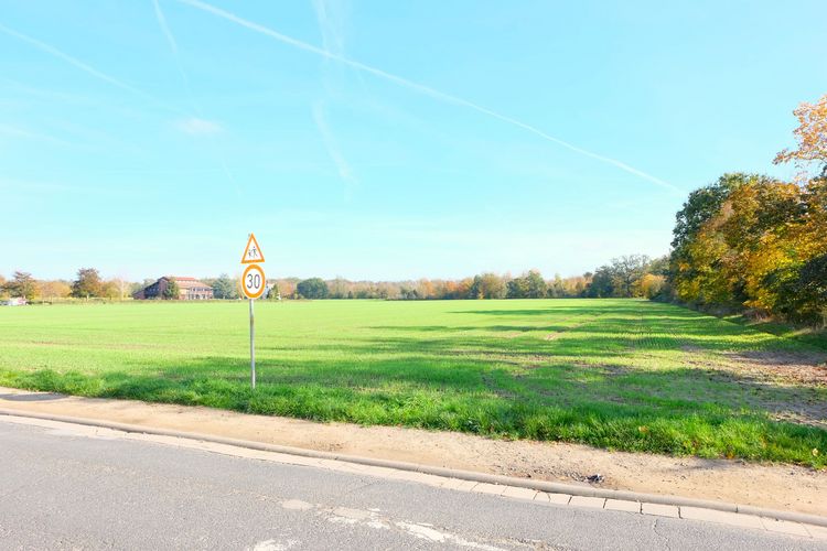 Rodgau-Weiskirchen! Renovierungsbedürftiges 3 Familienhaus mit einer freien Wohnung.