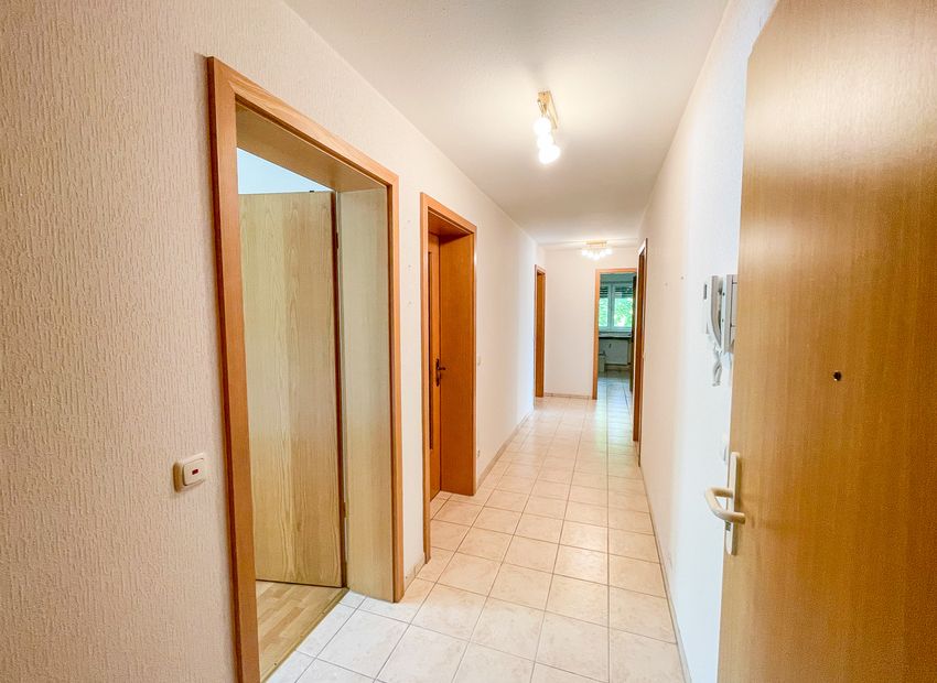 Wiesbaden: 4-Zimmer-Wohnung in der Biebricher Allee! 
