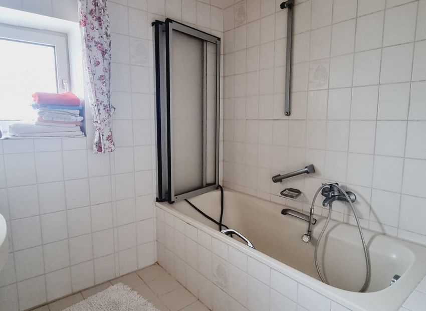 Sessenhausen: Freistehende Immobilie mit viel Platz zum Wohnen und im Außenbereich