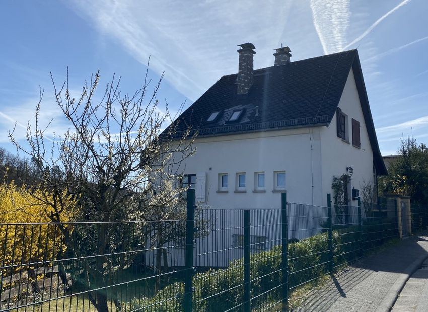 Aarbergen-Michelbach: Besondere Immobilie mit Charme, Ausblick und großem Grundstück!