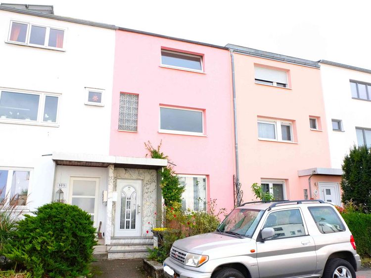 Frankfurt Praunheim! May-Reihenhaus mit ca. 100m² Wfl. und 181m² Grundstück.