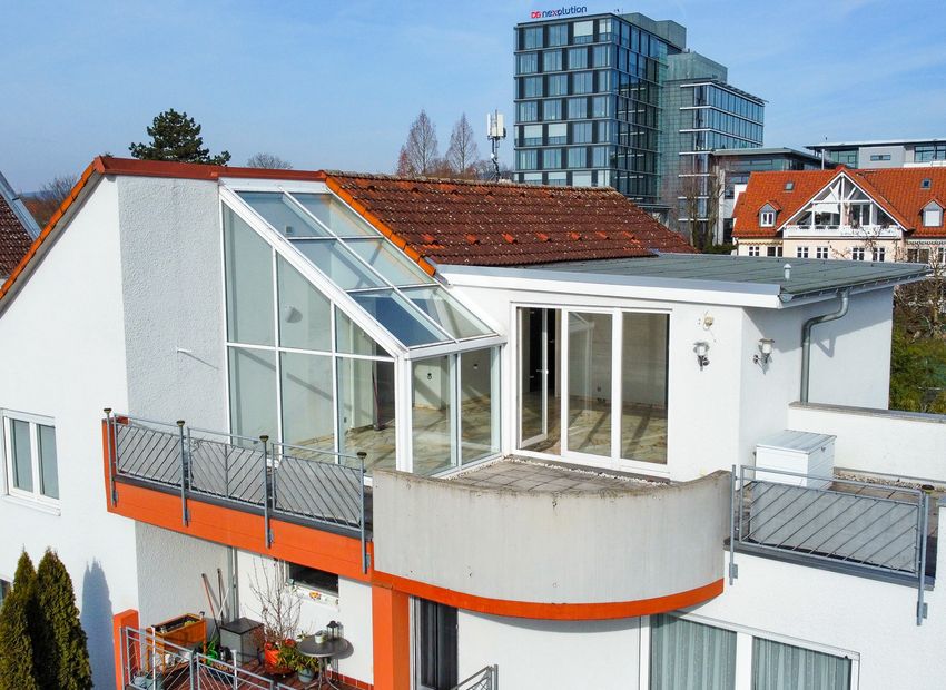 Wiesbaden: 4-Zimmer-Wohnung mit Wintergarten und Dachterrasse!