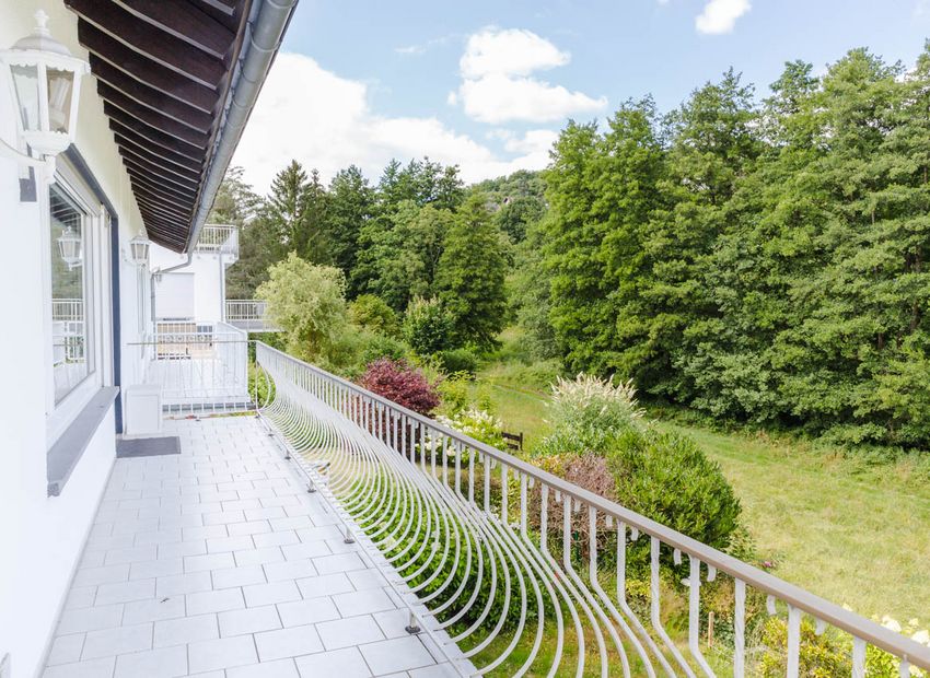 Bad Soden - Altenhain: Charmante Doppelhaushälfte mit Blick ins Grüne – Wohnen am Altenhainer Tal!