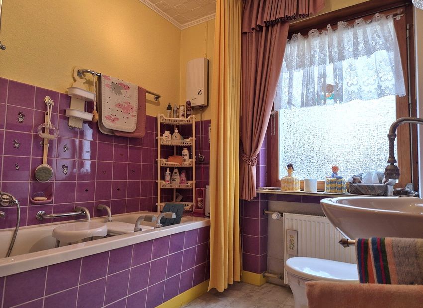 Kestert: Einfamilienhaus in direkter Rheinlage!