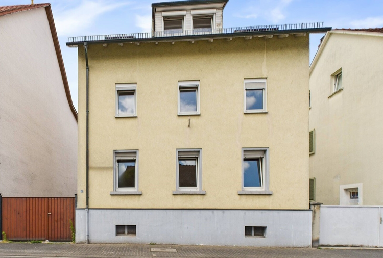 Bad Homburg v.d.H.: *Mehrgenerationenhaus mit Anbau und separagter Werkstatt im Hof*