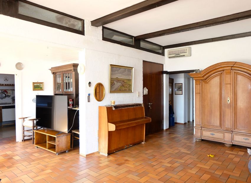 Battenberg! Freistehendes Einfamilienhaus mit 180-Grad-Panoramablick über die Rheinebene.