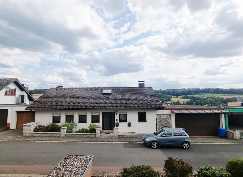 Selters (Ts): Besondere Immobilie ( Wohnraumwunder)  mit Fernblick und schönem Terrassengrundstück 