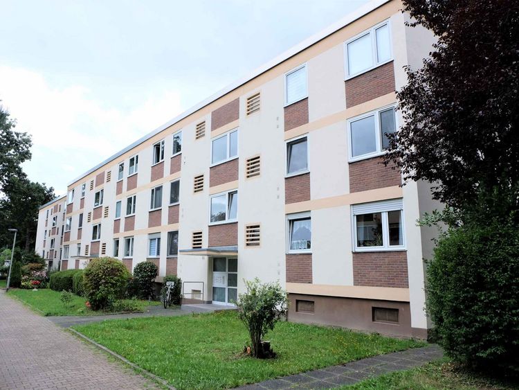 Frankfurt-Schwanheim! Modernisierte 3 Zimmer Wohnung mit gemütlichem Balkon.