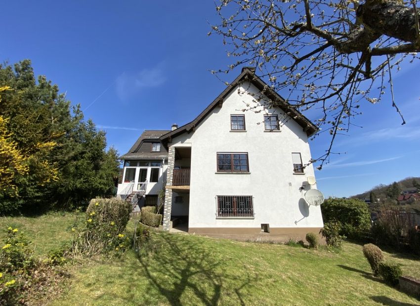 Aarbergen-Michelbach: Besondere Immobilie mit Charme, Ausblick und großem Grundstück!