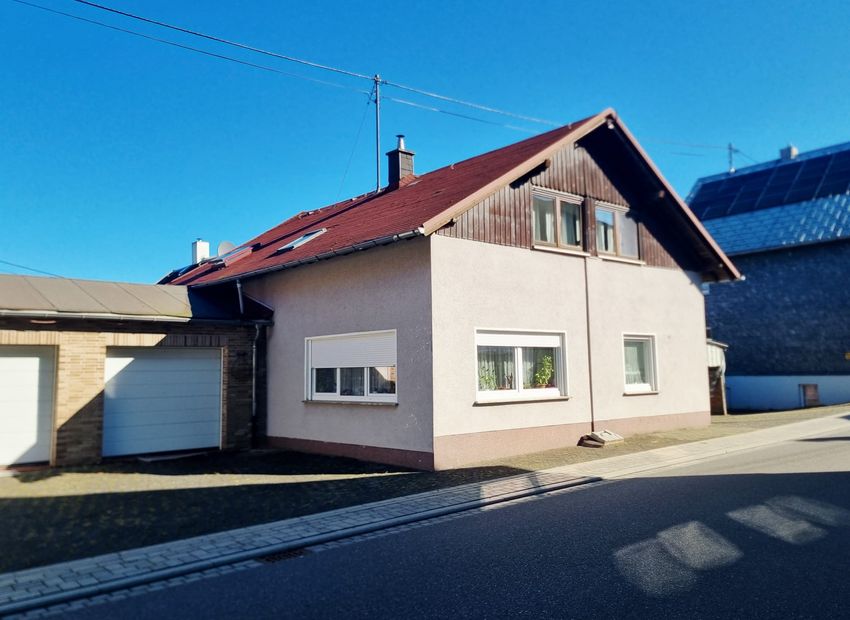 Stein-Neukirch: Ein- bis Zweifamilienhaus mit Potenzial und kleinem Areal