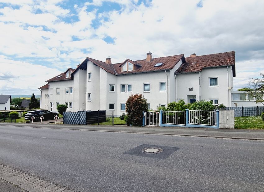 Limburg: Eigentumswohnung (DG) mit Balkon und Außenstellplatz