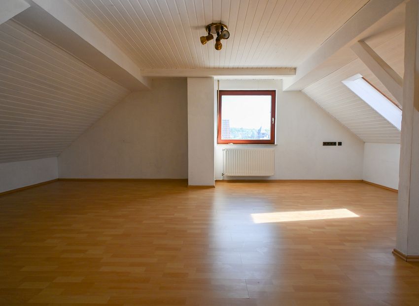 Wiesbaden: Dreifamilienhaus mit Potenzial – Wohnen & Investieren in Breckenheim!