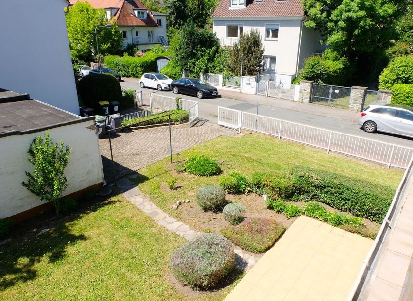 Frankfurt-Dornbusch! Erweiterbares REH mit traumhaftem ca. 383m² großem Grundstück.