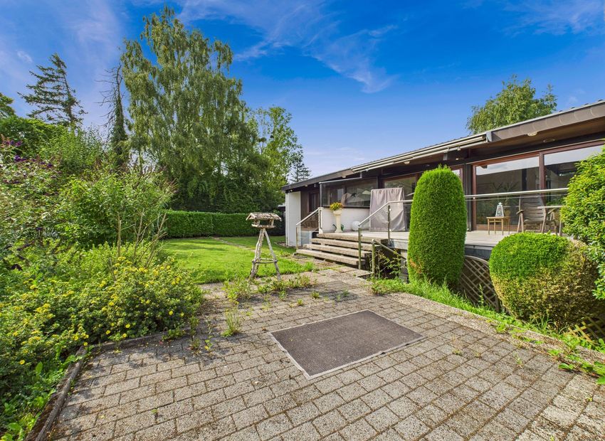 Wehrheim: Wohlfühl-Bungalow mit großem Garten – ein seltenes Angebot!