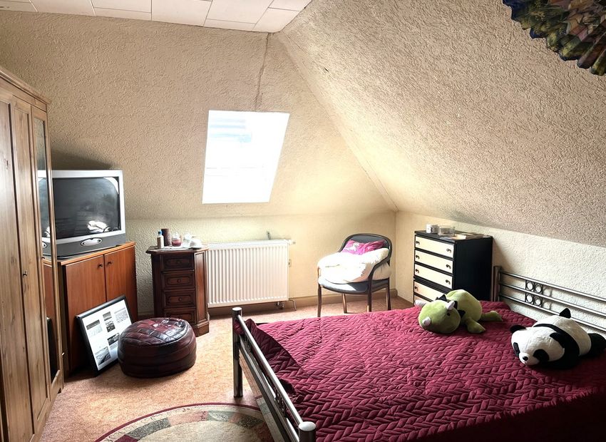 Hambach: Charmantes Einfamilienhaus mit Wintergarten