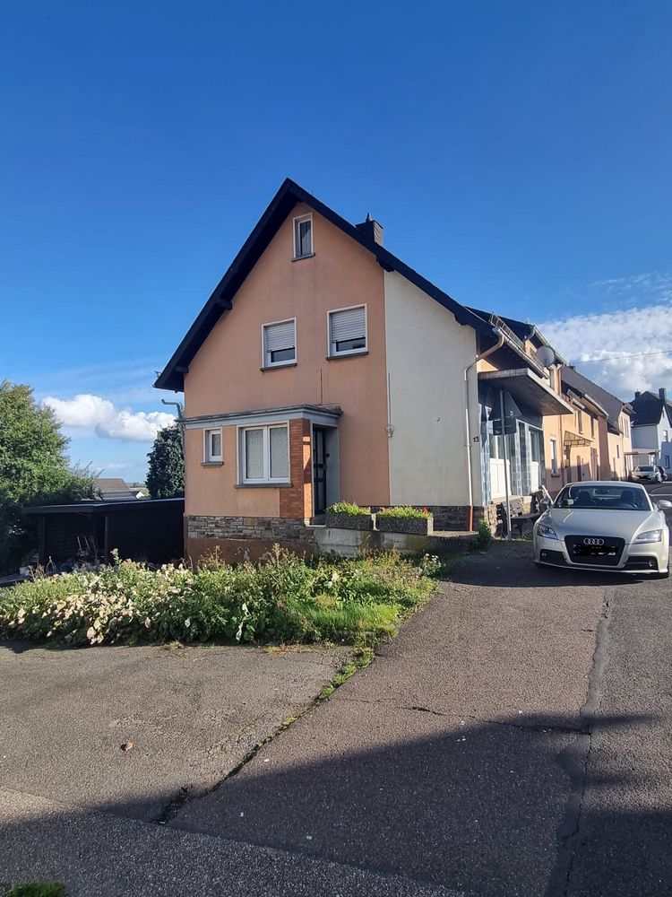 Ebernhahn: Einfamilienhaus (Doppelhaushälfte) mit kleinem Grundstück