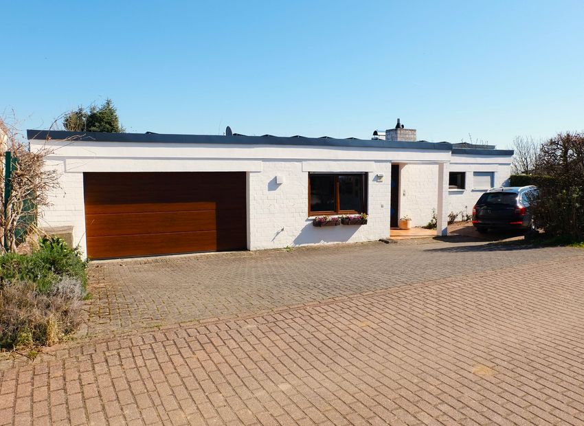 Battenberg! Freistehendes Einfamilienhaus mit 180-Grad-Panoramablick über die Rheinebene.