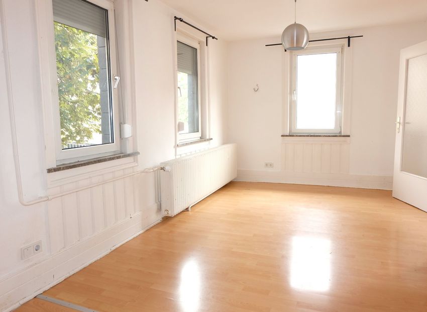 Neu-Anspach! Freistehendes Haus mit 5 Zimmern auf kleinem Grundstück.