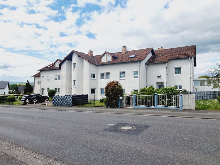 Limburg: Eigentumswohnung (DG) mit Balkon und Außenstellplatz