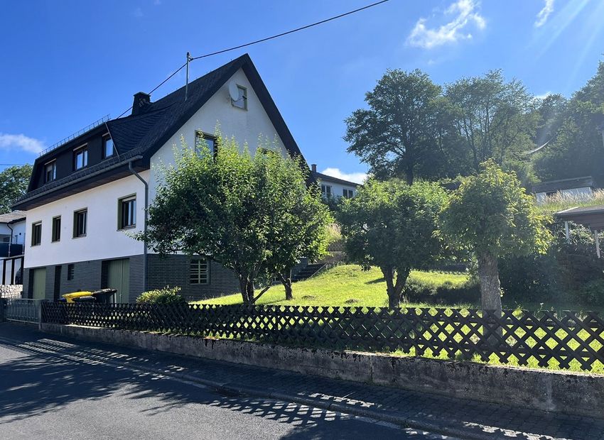 Winden: Haus im Grünen für 1-2 Familien!