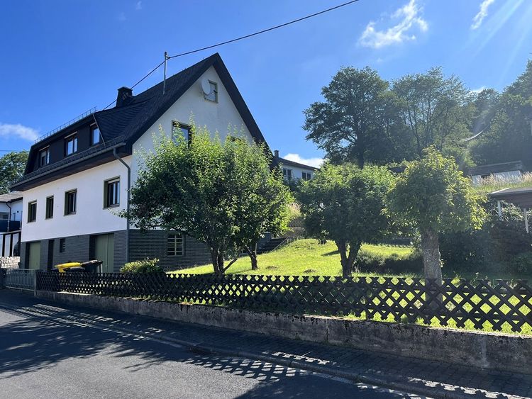 Winden: Haus im Grünen für 1-2 Familien!