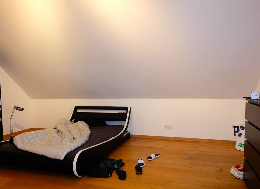 Neu-Isenburg! Selbstnutzung oder Kapitalanlage, 2 Zi.-Whg. mit großem Balkon und Stellplatz.
