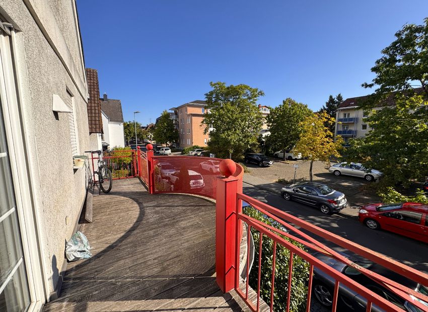 Neu-Isenburg! Selbstnutzung oder Kapitalanlage, 2 Zi.-Whg. mit großem Balkon und Stellplatz.