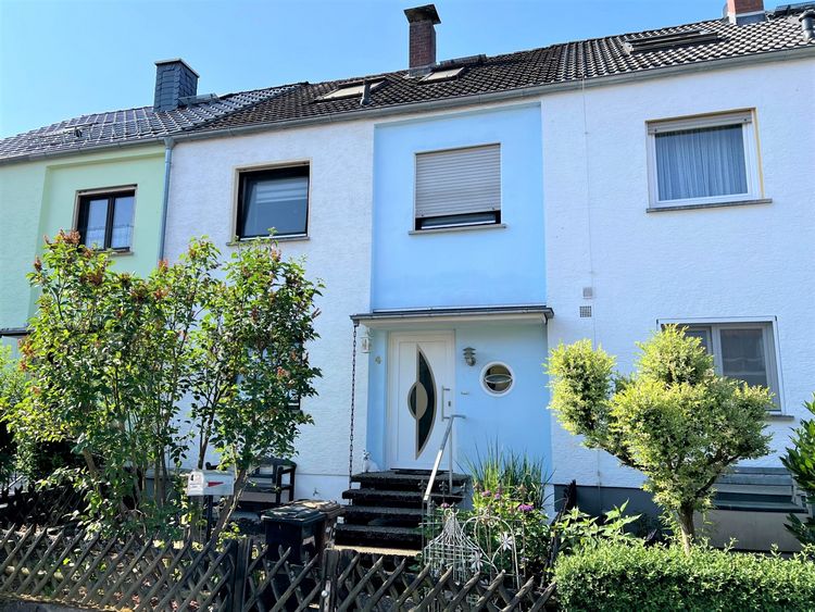 Limeshain! Gemütliches Reihenhaus mit 7 Zimmern, Garage auf kleinem Grundstück.