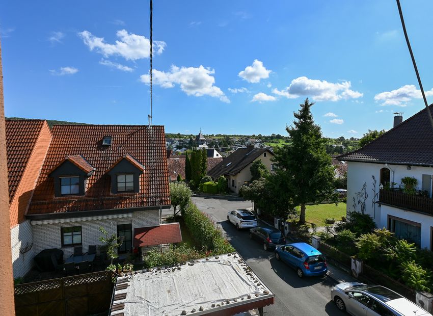 Wiesbaden: Dreifamilienhaus mit Potenzial – Wohnen & Investieren in Breckenheim!