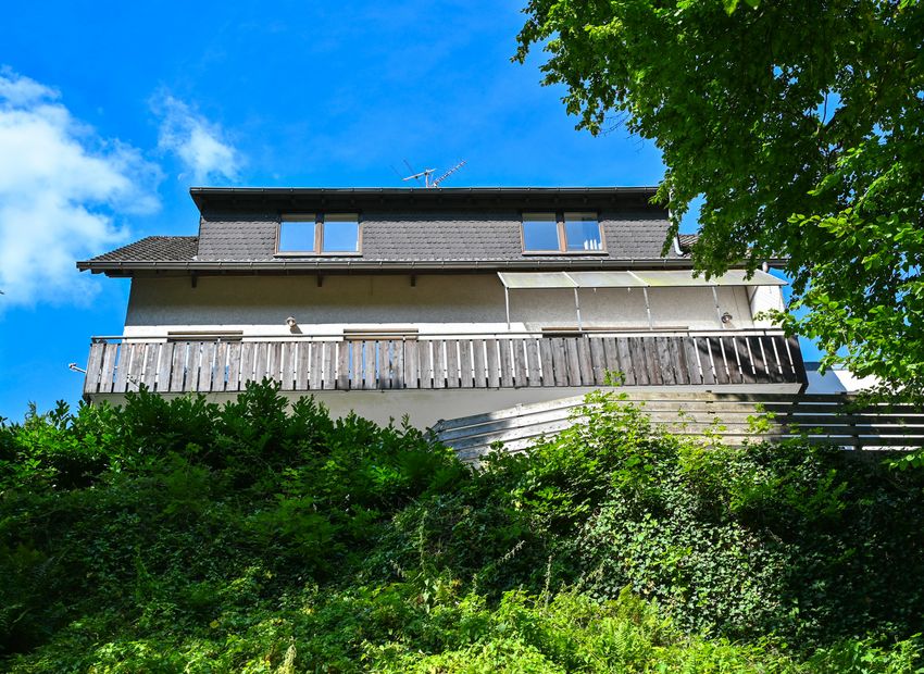 Schlangenbad: Gepflegtes Einfamilienhaus in idyllischer Lage – mit viel Platz und Potenzial!