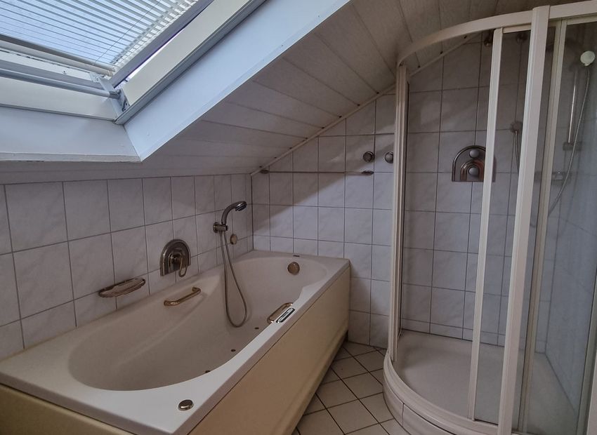 Selters (Ts): Besondere Immobilie ( Wohnraumwunder)  mit Fernblick und schönem Terrassengrundstück 