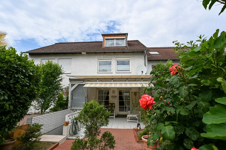 Hochheim: Familienfreundliches Reihenhaus in zentraler Stadtlage!