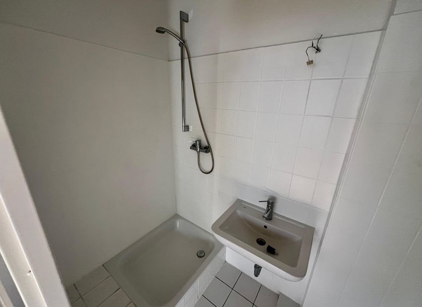 2-Zimmer-Dachgeschosswohnung mit Dachboden in gepflegter und ruhiger Lage in Wiesbaden-Biebrich