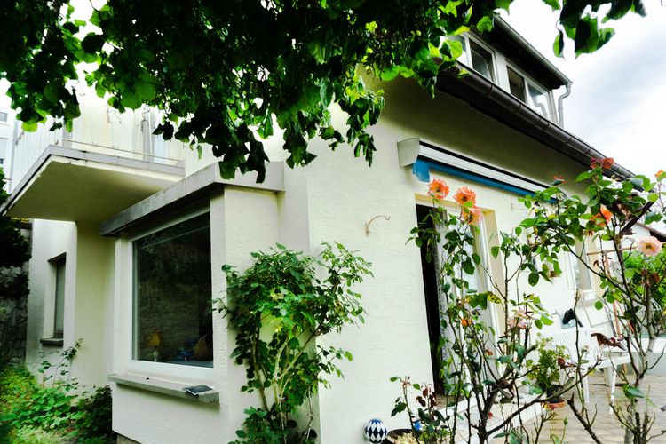 Wiesbaden- Kohlheck: Einfamilienhaus mit Aussicht sucht Familie!