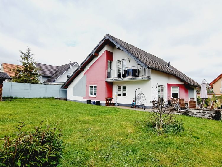 Herschbach Uww: neuwertiges Einfamilienhaus mit Garage und Garten