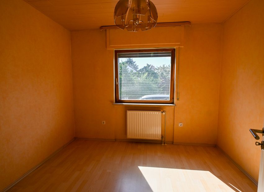 Wiesbaden: Dreifamilienhaus mit Potenzial – Wohnen & Investieren in Breckenheim!
