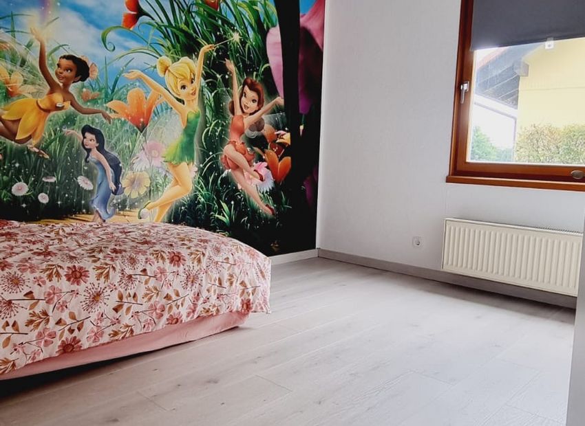 Westerburg: Freistehendes Einfamilienhaus mit Garagen und großem Areal