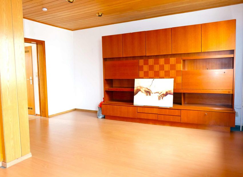 Frankfurt Heddernheim! Zweifamilienhaus mit Garage und Nebengebäude.