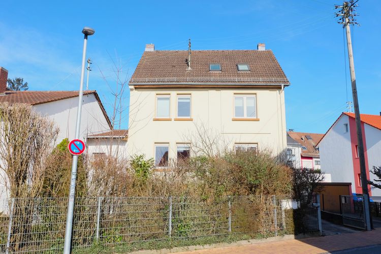 Steinbach! Einfamilienhaus mit ca.153m² Wohnfläche auf 496m² Grundstück.