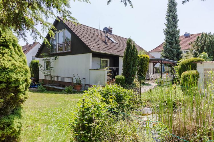 Hofheim-Marxheim: Charmantes, sanierungsbedürftiges Einfamilienhaus mit großem Garten!