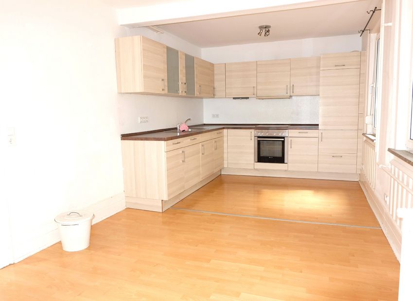 Neu-Anspach! Freistehendes Haus mit 5 Zimmern auf kleinem Grundstück.
