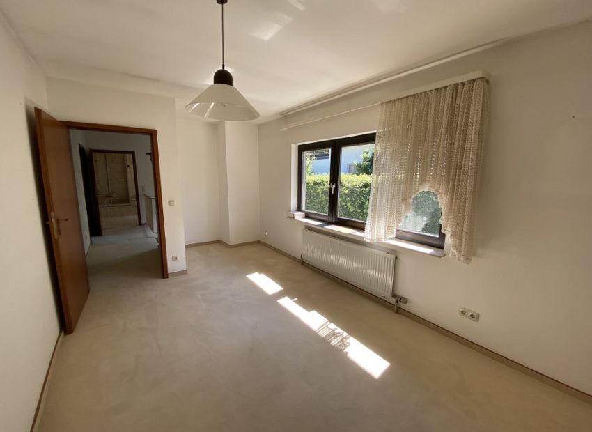 Schlangenbad: Gepflegtes Einfamilienhaus in idyllischer Lage – mit viel Platz und Potenzial!