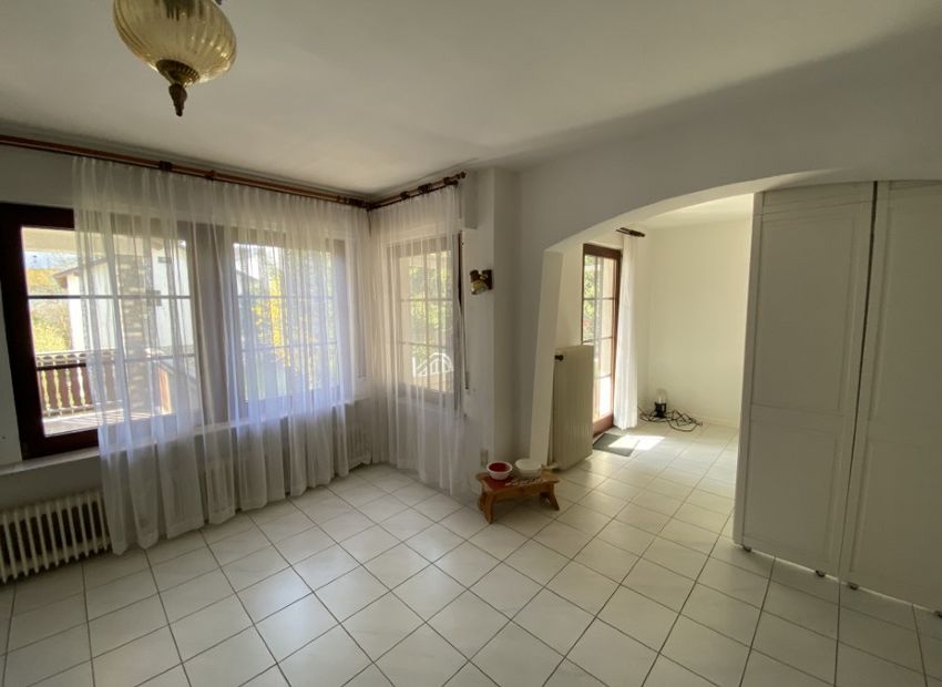 Aarbergen-Michelbach: Besondere Immobilie mit Charme, Ausblick und großem Grundstück!