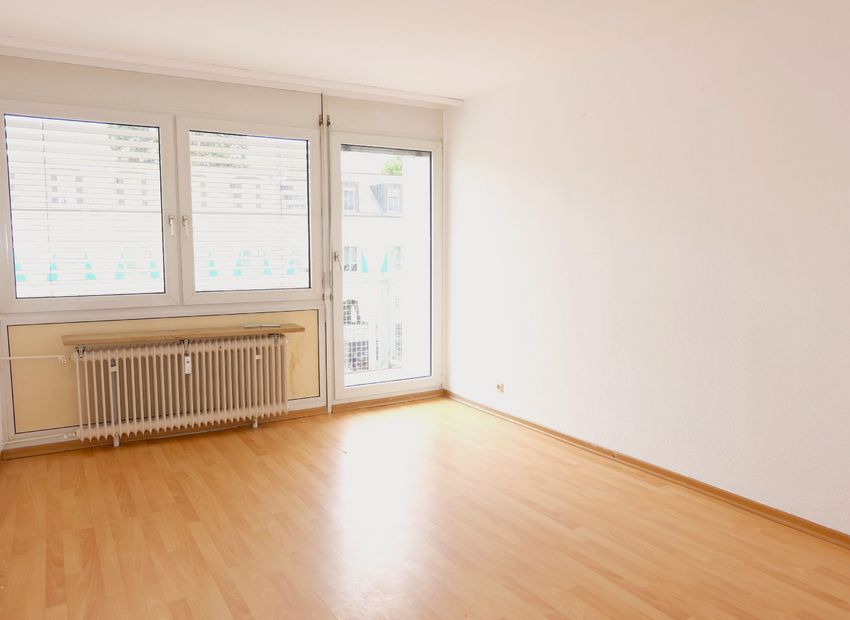 Reserviert! Kronberg im Taunus: 3 Zimmer Wohnung mit sonnigem West-Balkon.
