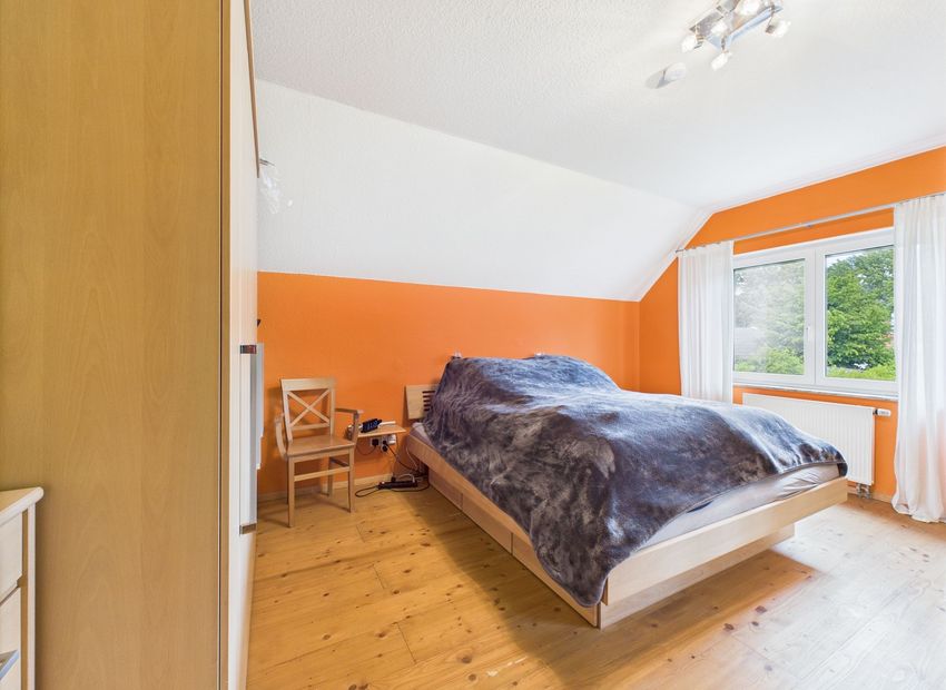 Bad Homburg v.d.H: Champagnerluft trifft auf Wohnpotenzial! Attraktives Zweifamilienhaus