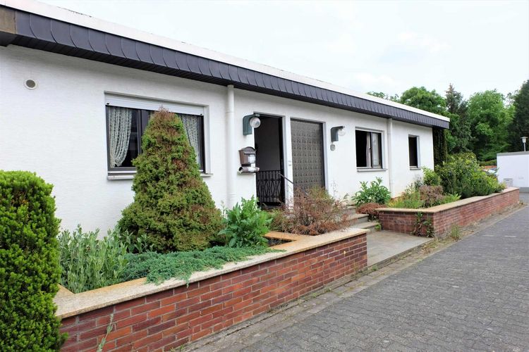 Rüsselsheim-Königstädten! Freistehender Bungalow mit ca. 146m² Wohnfläche am Alten Waldsee.